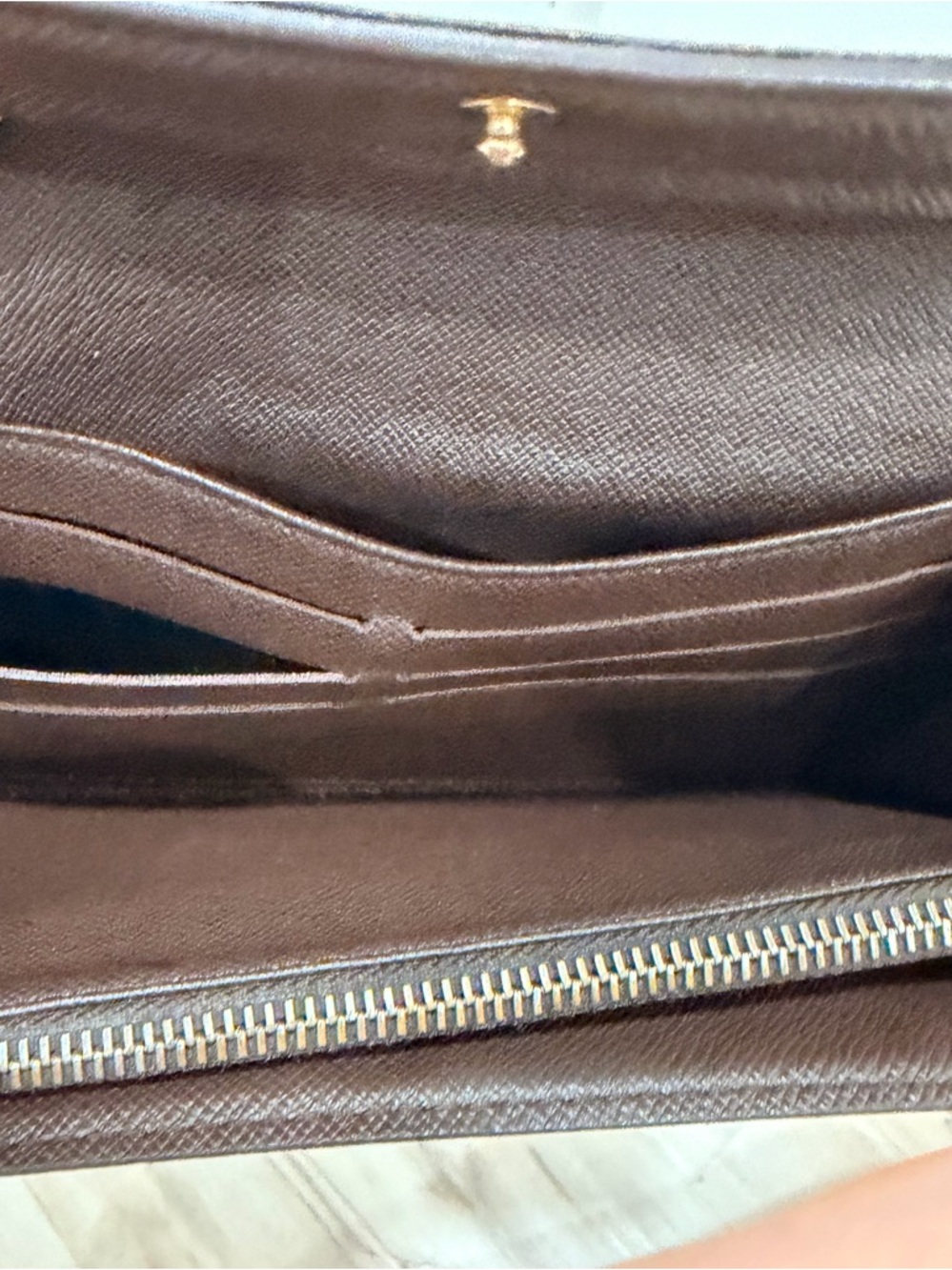 LV Damier Ebene Sarah Wallet, Bag Strap, Stellar Times EDP, Dust Bag✨ & COA!! - Picture 16 of 17